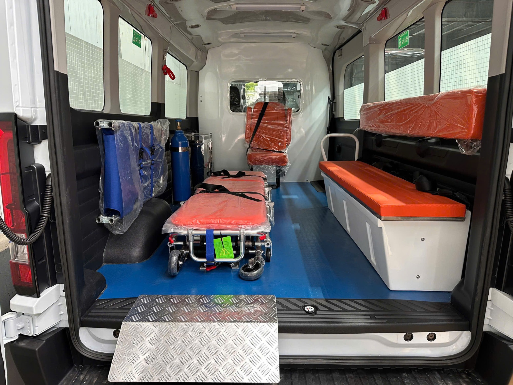 Ford Transit Cứu Thương